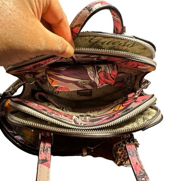 DKNY small crossbody pink flowery design - Picture 8 of 13